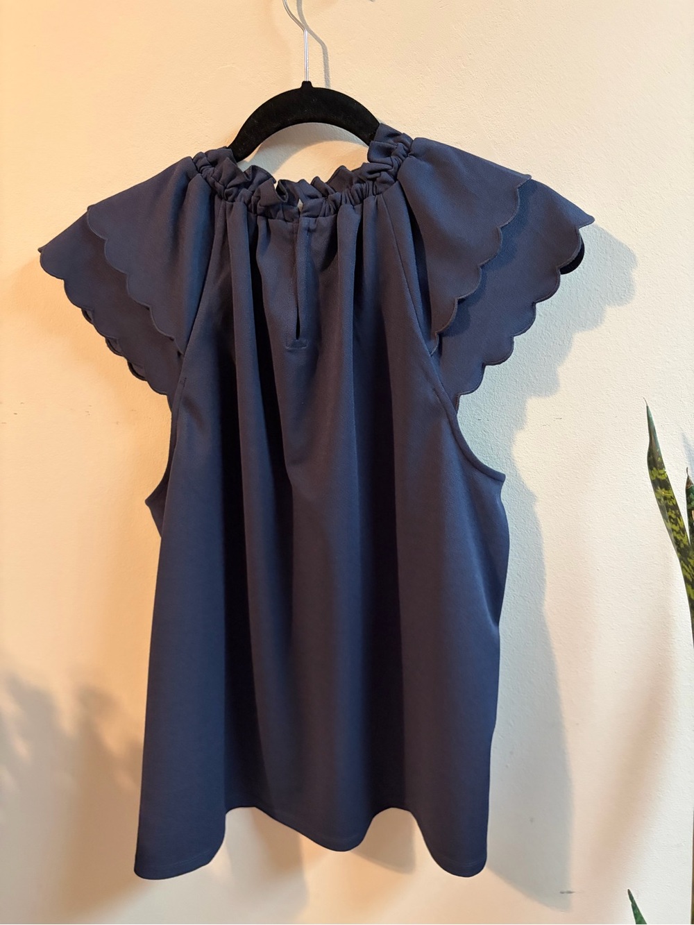 Ann Taylor Navy Scallop-Edge Flutter Sleeve Blouse size L